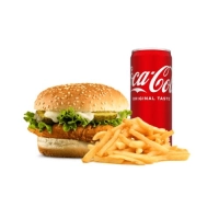 Crispy hot burger, friet, saus en frisdrank