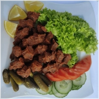 Vegatarisch. 15 stuks çiğköfte, 3 lavaş brood, groenten en saus