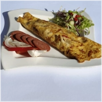 Geserveerd met salade